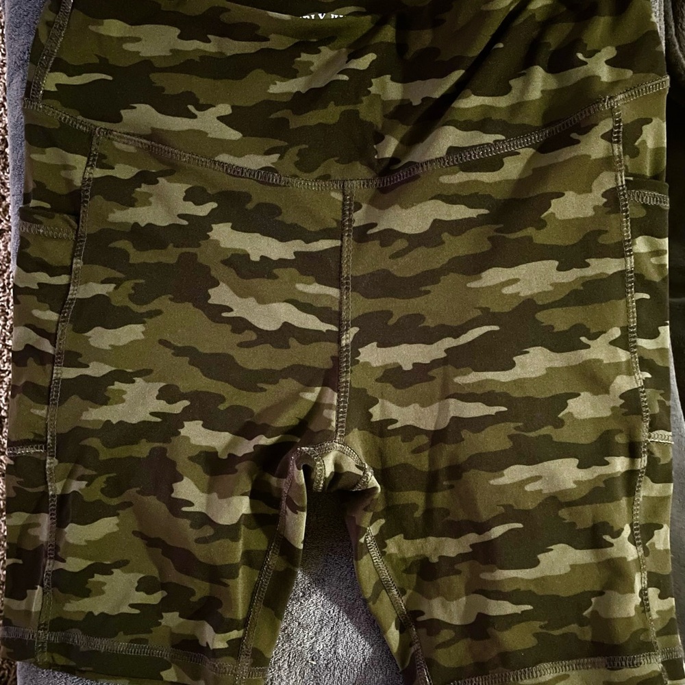 Camo cycling shorts. Size L. Camo.